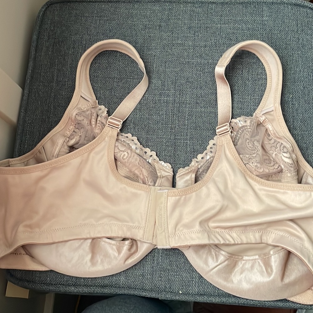 - Glamorise bra - Picture 3 of 6